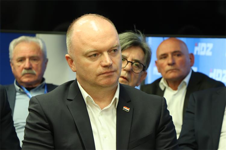 Slika /Ministar Šipić - fotografije/Šipić HDZ 2.JPG